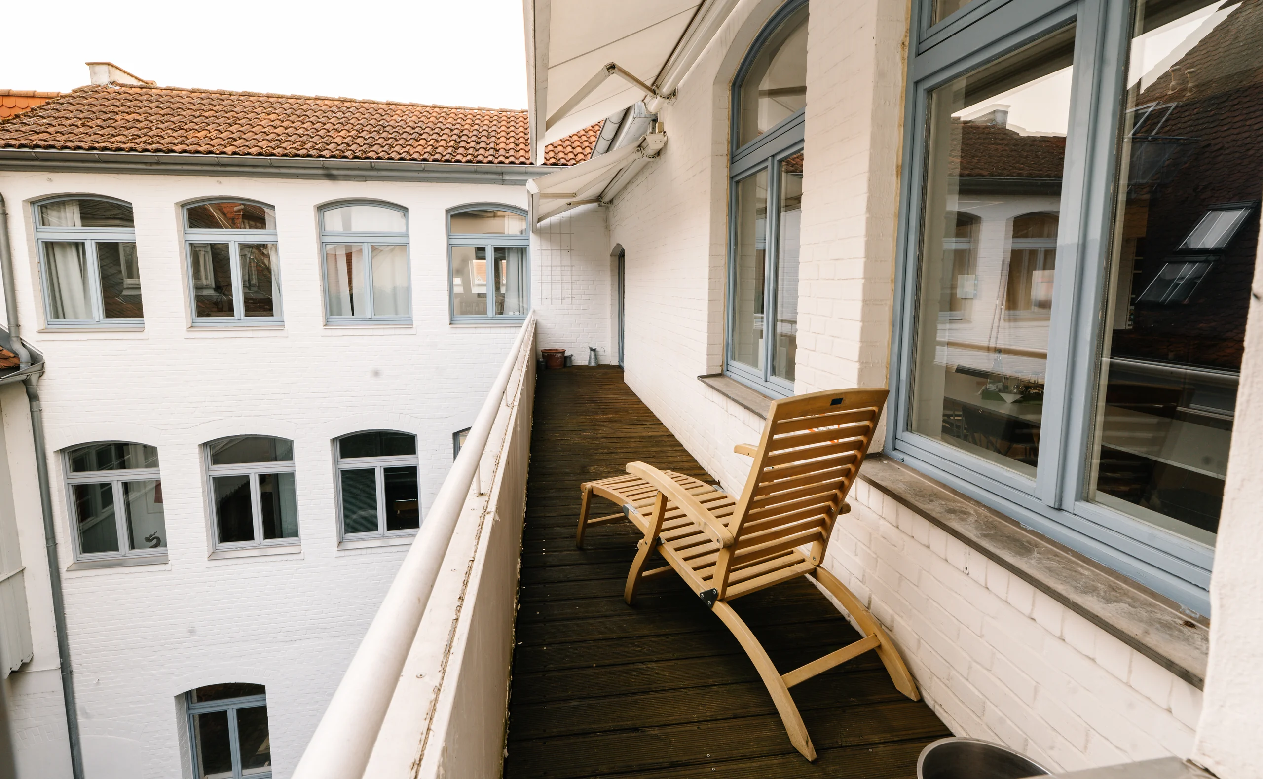 Dachterrasse mit Blick über den Innenhof