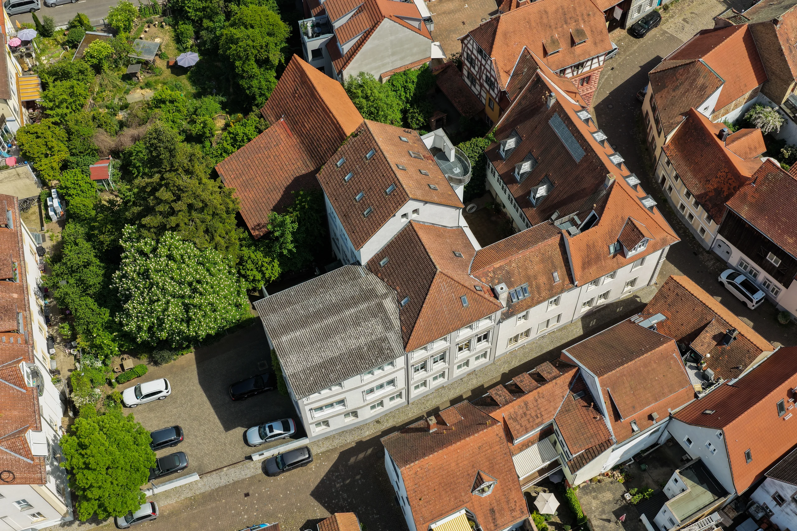 Das Gebäudeensemble aus Palais und Tabakmanufaktur aus der Vogelperspektive