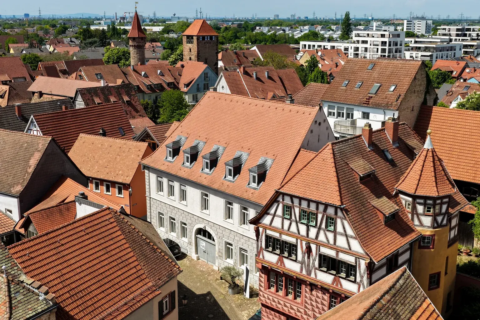 Luftaufnahme des Palais Preysing in der Ladenburger Altstadt